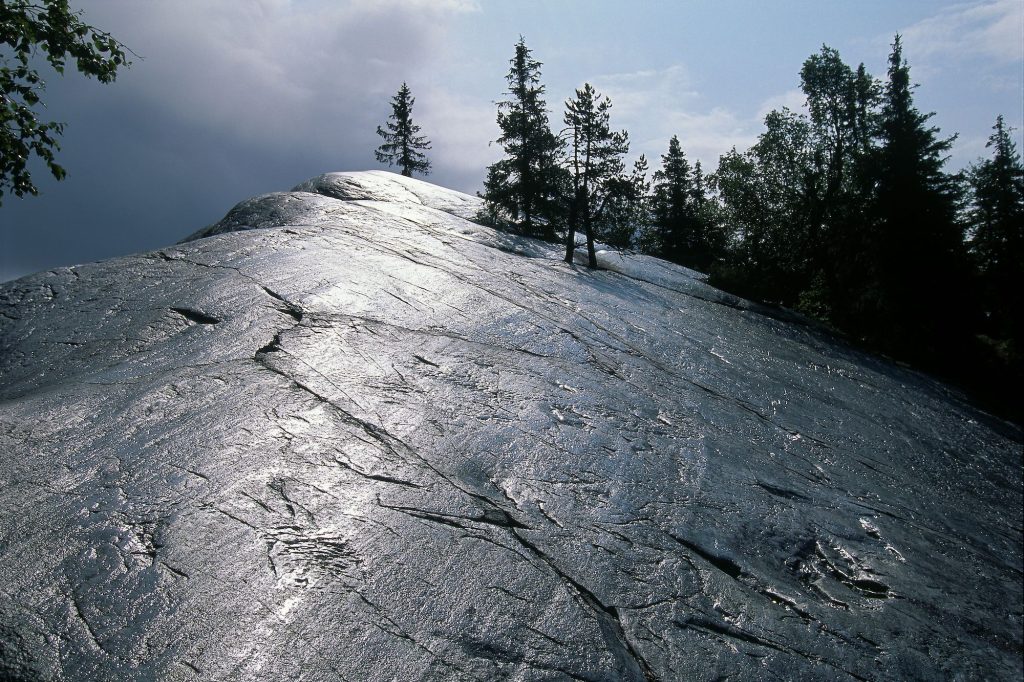 28億年前から存在するカレリアンソープストーン岩盤